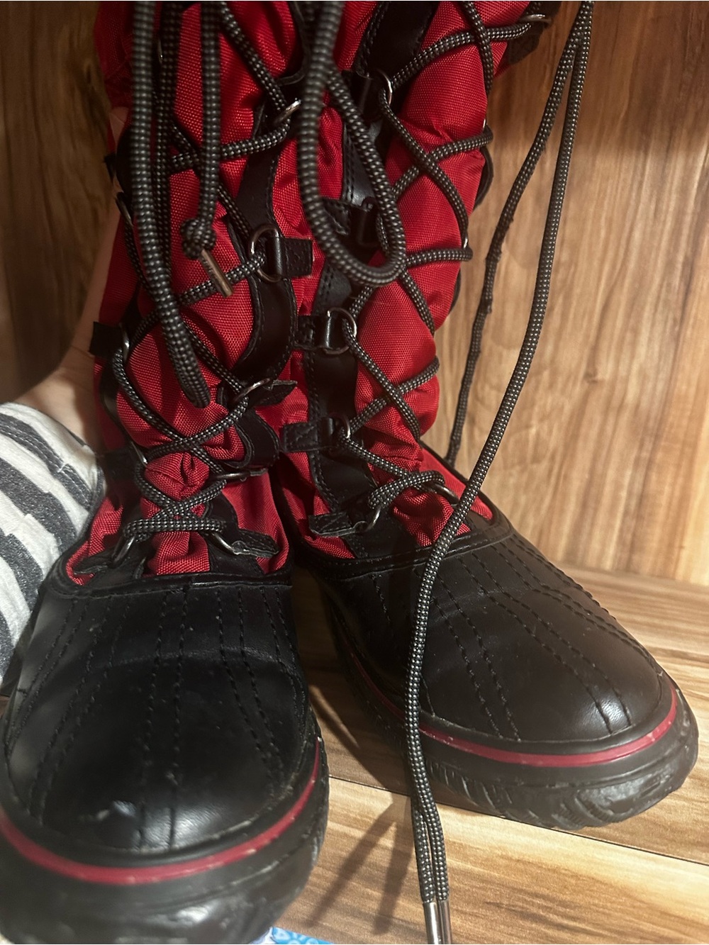 Pajar Red and Black Insulated Lace-Up Snow Boots - Picture 4 of 7